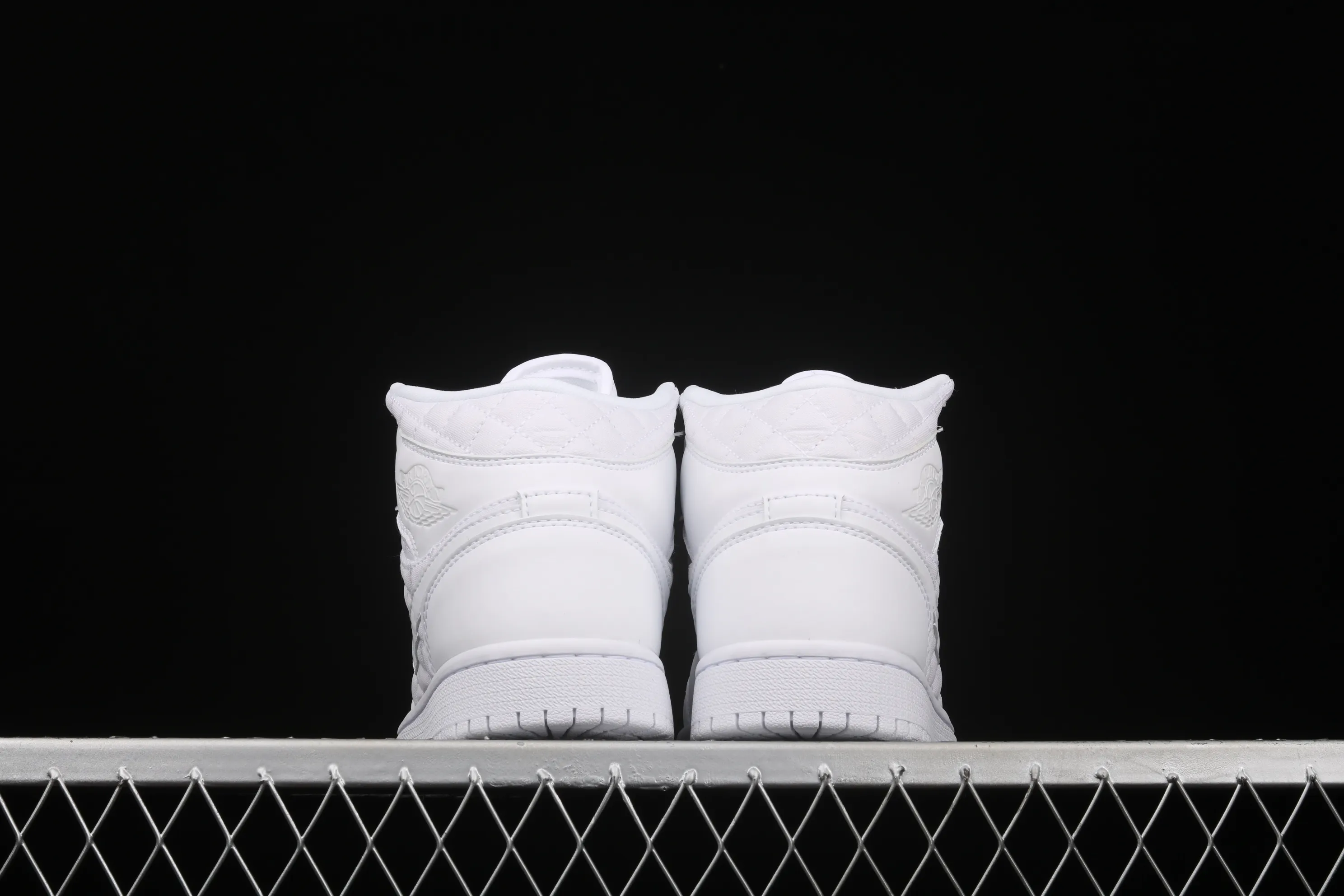 All Categories Air Jordan Jordan Series Basketball Shoes Air Jordan 1 Mid Air Jordan 1 Mid "Quilted White" AJ1 Joe 1 White Diamond "Little Chanel" Mid-top Versatile Casual Sports Shoes DB6078-100